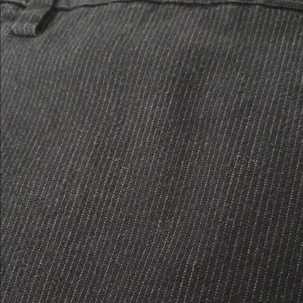 Banana Republic Charcoal Pin Striped Men's Aiden Shorts - Picture 3 of 5